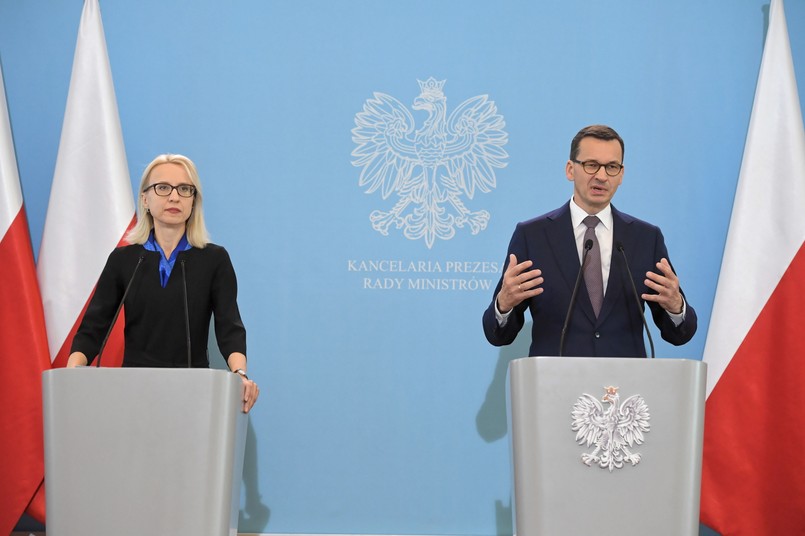 Premier Mateusz Morawiecki, minister finansów Teresa Czerwińska i szef Polskiej Miedzi Marcin Chludziński poinformowali wczoraj o zmianie formuły podatku od niektórych kopalin (od wydobycia miedzi i srebra).