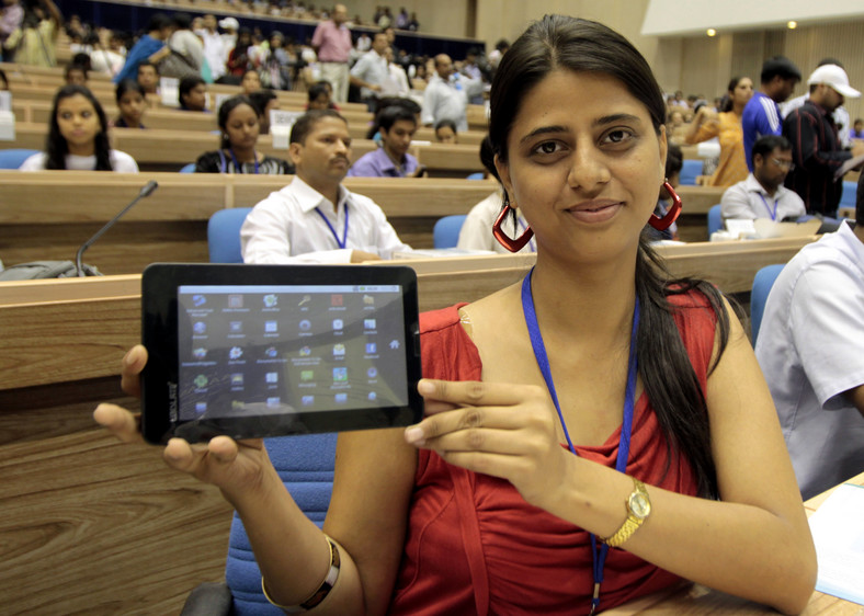 Tablet Aakash - prezentacja produktu w New Delphi w Indiach (2)