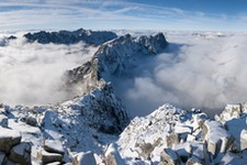Groźny wypadek w Tatrach. Turysta spadł z dużej wysokości i walczy o życie
