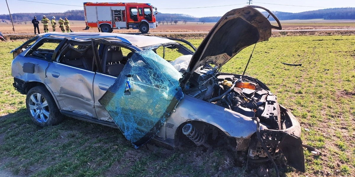 Śmiertelny wypadek Niwki - Ligota. Obaj kierowcy zginęli na miejscu