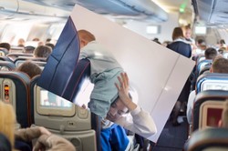 Pochwaliła się, co jej syn robił w samolocie. "Nie każdy chce je znosić" [WIDEO]