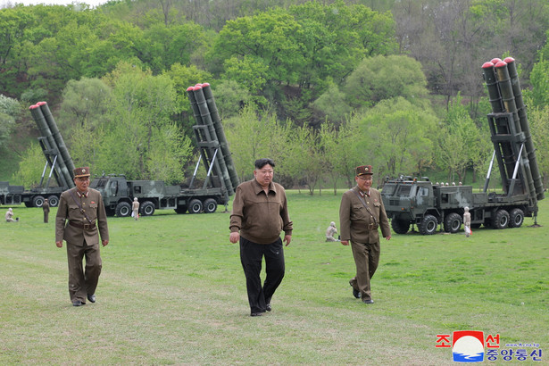 Symulowana "kontrofensywa nuklearna" Korei Północnej pod nadzorem Kim Dzong Una