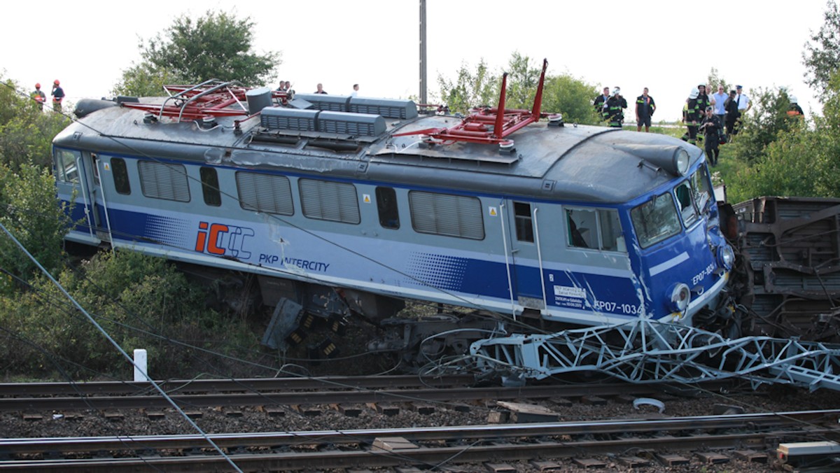 Piotrkowska prokuratura skierowała do miejscowego sądu wniosek o aresztowanie na trzy miesiące maszynisty pociągu TLK Warszawa-Katowice, który w piątek wykoleił się w Babach k. Piotrkowa Trybunalskiego. Jest on podejrzany o spowodowania katastrofy kolejowej.