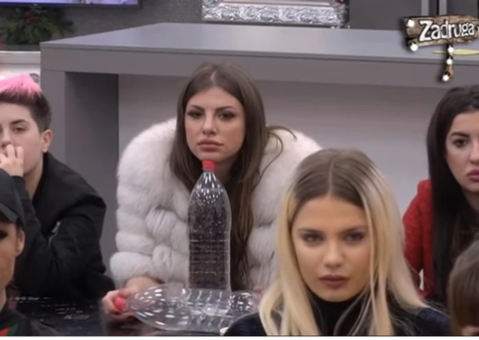 "MI SE LJUBIMO A NJEN MUŽ SEDI DVA STOLA OD NAS I ŠALJE JOJ PORUKE" Pavle otkrio detalje veze sa Draganom