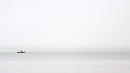 A sűrű köd nyelt el egy horgászt a Balatonon 