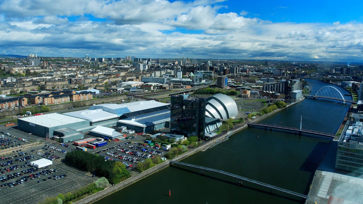 Spośród brytyjskich miast, największe szanse na szybkie wyjście ze spowolnienia gospodarczego ma położone w północno-wschodniej Szkocji Aberdeen. Najgorsze perspektywy ma natomiast Glasgow - wynika z raportu Centre for Cities, instytutu mającego na celu poprawę wyników ekonomicznych miast w Wielkiej Brytanii.