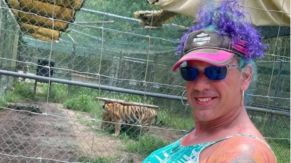 Roberta Espozito, koja se ranije zvala Robert Dorgan, usmrtila je svoju bivšu suprugu i dete