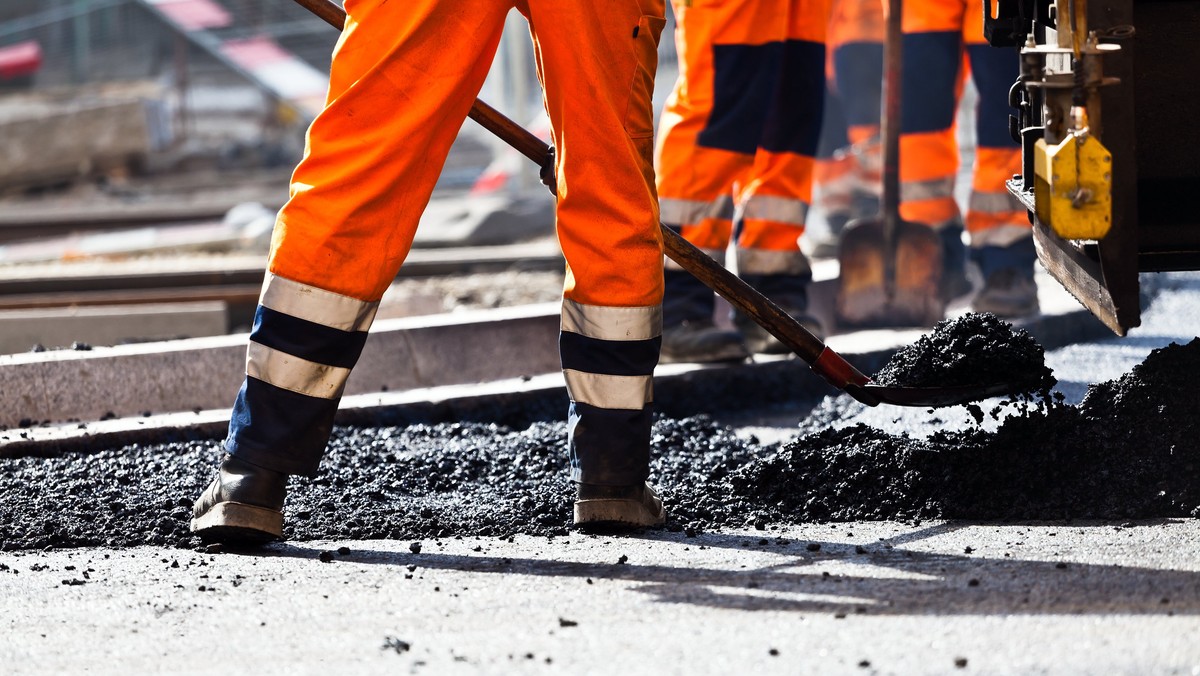 W Sandomierzu i Włoszczowej oficjalnie otwarto zmodernizowane odcinki dróg wojewódzkich. Łącznie, koszt obu inwestycji przekroczył 15 mln zł, przy większościowym wsparciu środków unijnych.