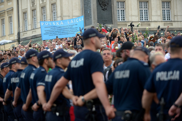 44 wnioski do sądu po manifestacjach w Warszawie. Ponad 2 tys. policjantów, ile osób demonstrowało? OTO DANE