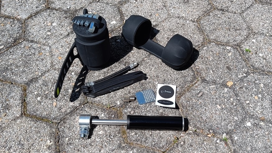 Bone seti aynı zamanda e-scooter'a da uyar.  Çoklu alet yerine bireysel aletler dahildir.
