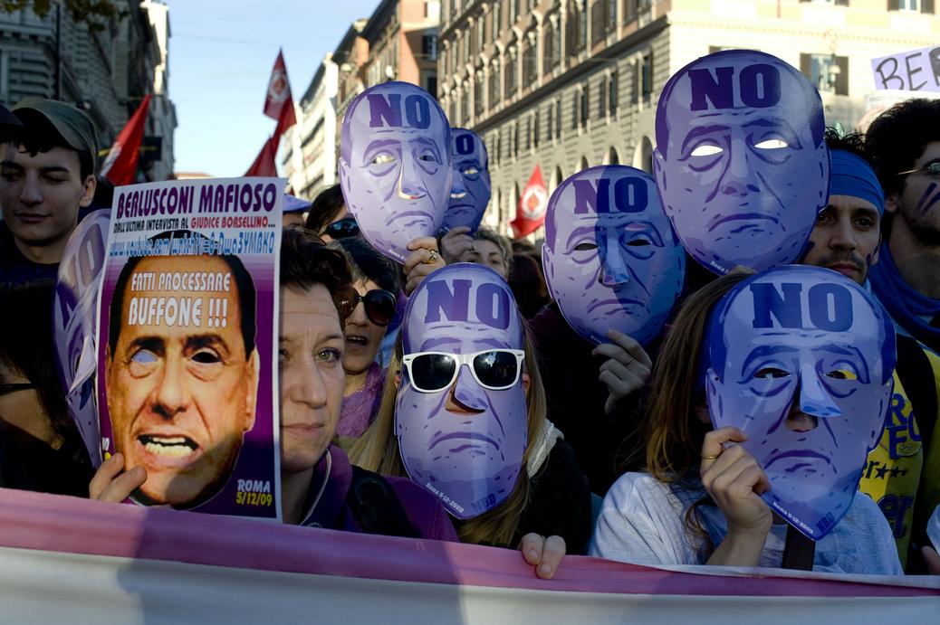 Wiec No-Berlusconi Day w Rzymie. Włosi protestowali przeciwko premierowi Silvio Berlusconiemu, 5 grudnia 2009 r.