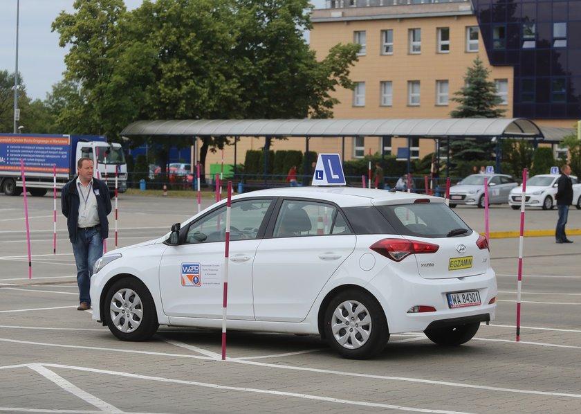 Zmiany w przepisach na prawo jazdy. Przyszli kierowcy szturmują szkoły jazdy 