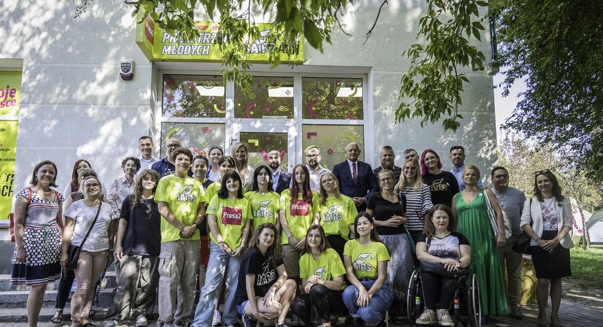 Podczas oficjalnego otwarcia Prusa 2 odbyły się spotkania integracyjne i warsztaty. Towarzyszyła im wystawa projektów młodzieżowych zrealizowanych przez wolontariuszy Instytutu Aktywizacji i Rozwoju Społecznego.