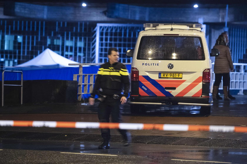 Strzelanina w Amsterdamie! Napastnik wyciągnął broń przed bankiem