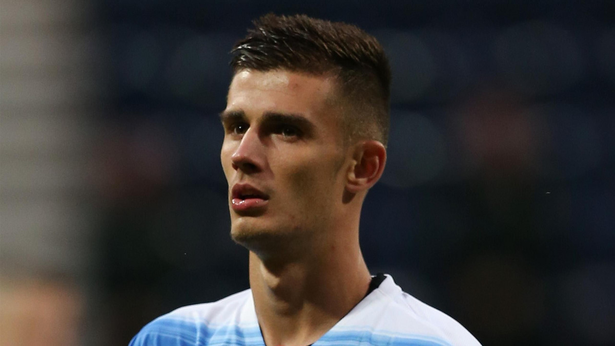 Wielu ekspertów spodziewało się, że po transferze do Chelsea Londyn Matt Miazga zostanie wypożyczony do Vitesse Arnhem. Okazuje się, że The Blues wiążą z nim nadzieje od zaraz. 21-letni obrońca reprezentacji USA, który ma na koncie występ w polskiej reprezentacji do lat 18, został zgłoszony przez Chelsea do rozgrywek Ligi Mistrzów.