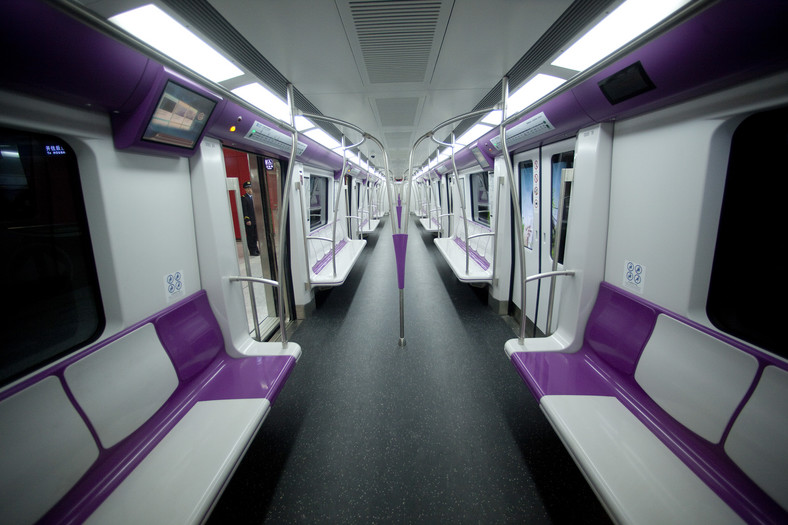 Metro w Pekinie: pusty wagon przed uroczystym otwarciem nowej linii metra