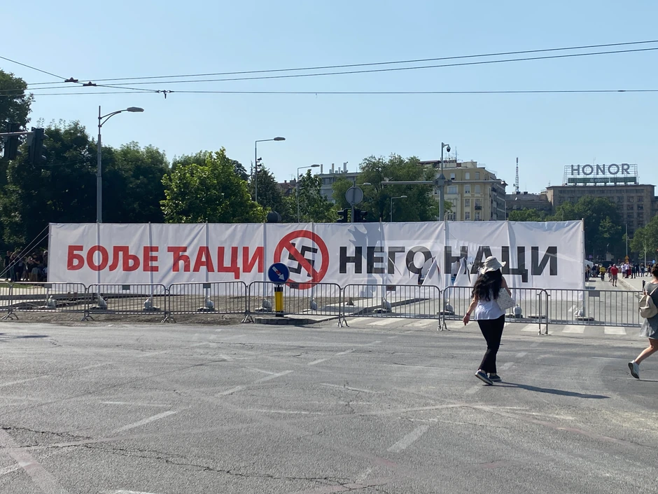 Studenti transparent Pionirski park