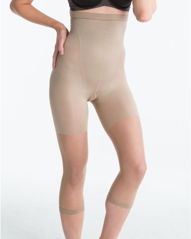 kim kardashian, spanx, hasszorító bugyi, alakformálás, alakformáló bugyi, alakformáló fehérnemű, homokóra alkat, alak