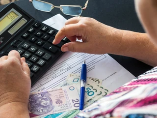 Sądy kontrolując decyzje nakładające podatek dochodowy od sprzedaży mieszkania nabytego w spadku, nie badają w ogóle czy podatnik wskutek tej transakcji uzyskał dochód