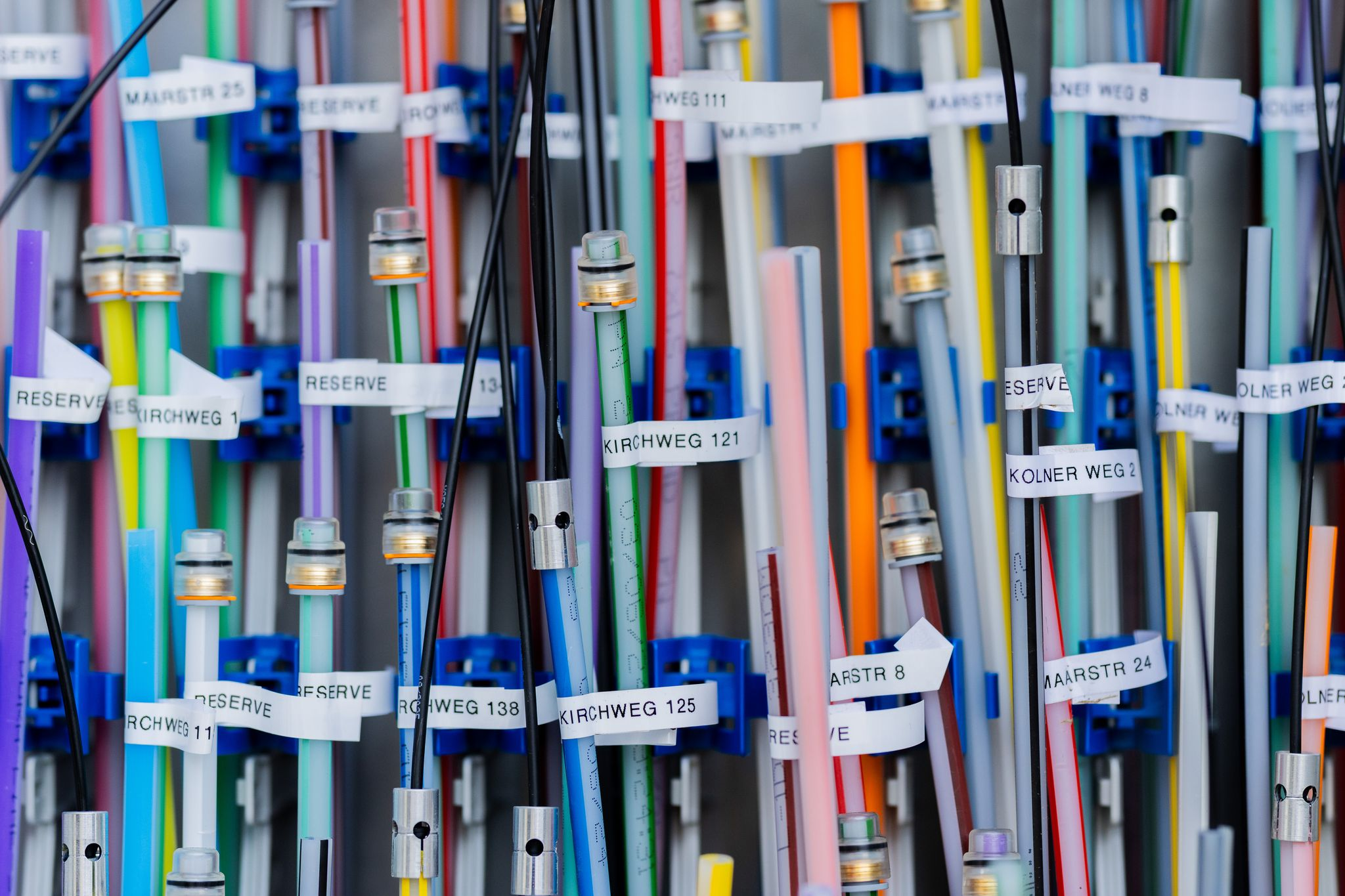 Telekom: Nur 16% buchen Glasfaser - Wettbewerber doppelt erfolgreich