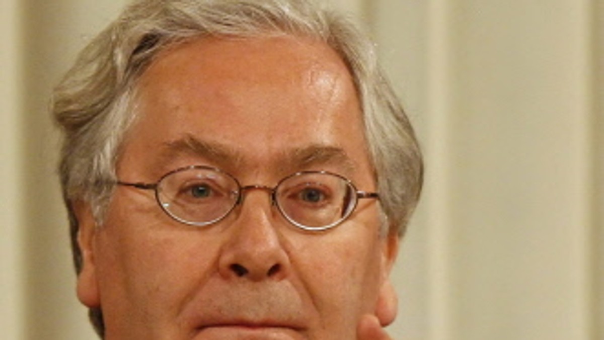 Dyrektor Bank of England, Mervyn King, stwierdził, że brytyjskie banki na pierwszym miejscu stawiają swoje własne interesy, a nie dobro klientów - donosi londynek.net.