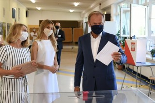 Tusk do wyborców Konfederacji: z PiS-em wiele was łączy, dlatego będą chcieli was zniszczyć