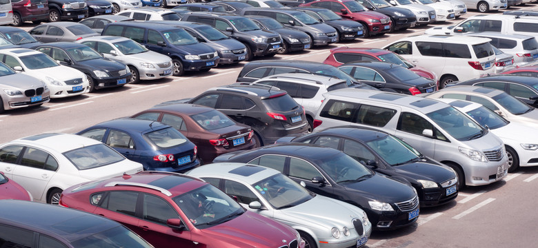 Rośnie liczba właścicieli aut przyłapanych bez polisy OC
