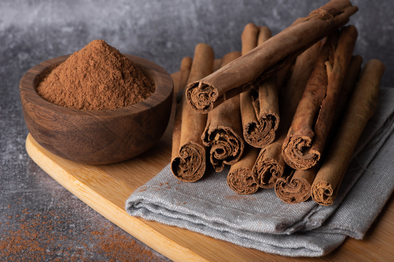 Cynamon Cinnamon,Sticks,On,A,Wooden,Background.,Cinnamon,Spice,In,A