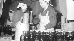 To się piło w PRL. Ten nostalgiczny QUIZ rozwiąże tylko ten, kto pamięta te czasy