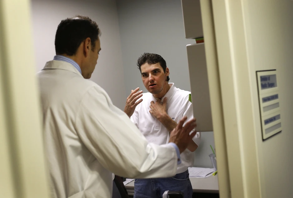 Ne smeta mu da bude predmet izučavanja "Kap nade može da preraste u okean, ali puna kofa vere može da preraste u čitav jednan nov svet", izjavio je Noris za GQ, koji će idućeg meseca izaći s njegovom slikom na naslovnoj strani.