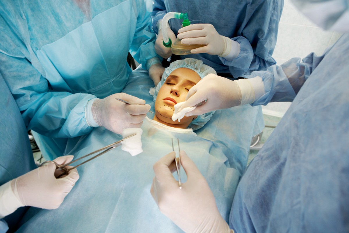 O zwolnieniu z VAT decyduje diagnoza lekarza specjalisty, a nie przekonanie samego pacjentaoperacja plastyczna