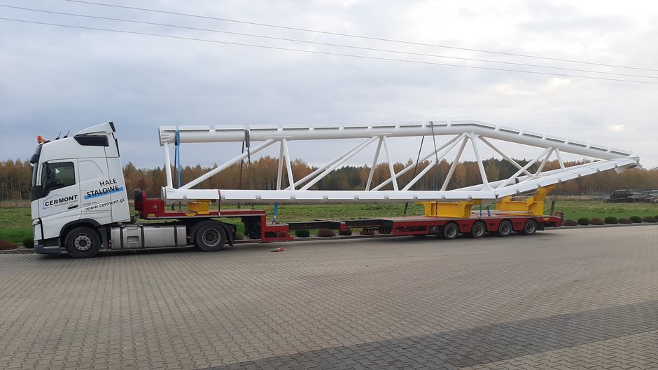 Transport ogromnych konstrukcje kratownic zamknie w nocy Autostradę A1