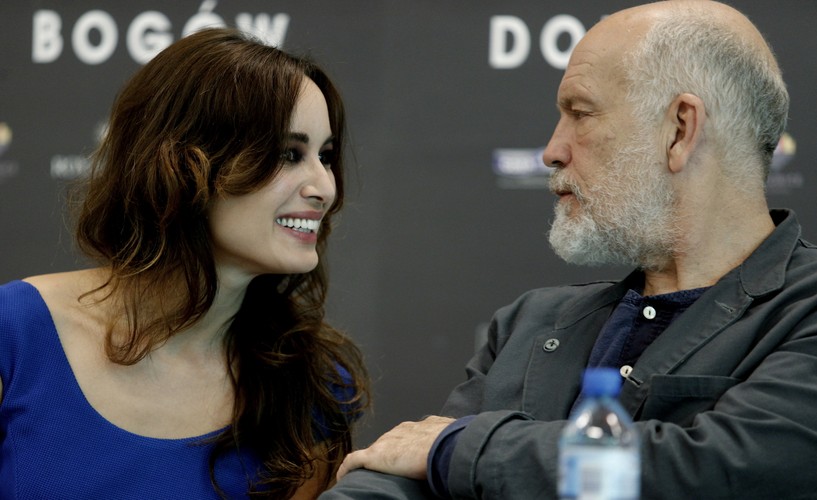 Berenice Marlohe i John Malkovich na konferencji prasowej 'Doliny Bogów'