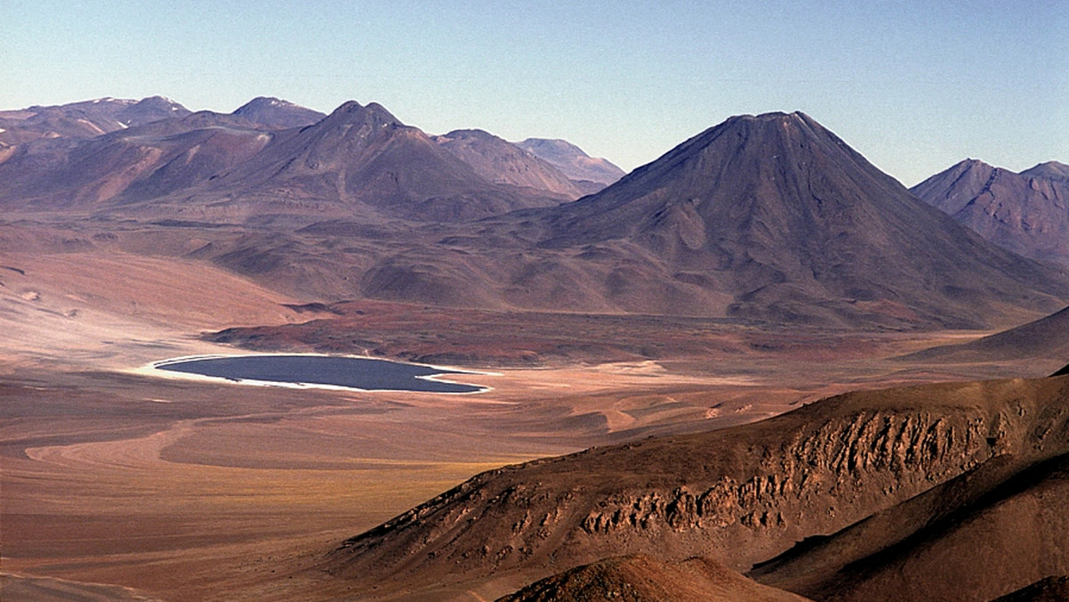 Europejskie Obserwatorium Południowe (ESO) zawarło w czwartek z rządem Chile umowę, dzięki której uzyskało nieodpłatnie do swej dyspozycji 189 kilometrów kw. terenu na pustyni Atakama, gdzie zbuduje największy teleskop astronomiczny świata.