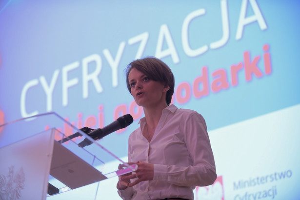 Minister przedsiębiorczości i technologii Jadwiga Emilewicz podczas otwarcia kongresu Cyfryzacja polskiej gospodarki