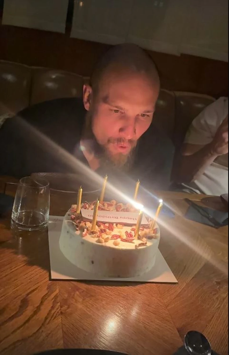 Ana priredila tortu Predragu u restoranu