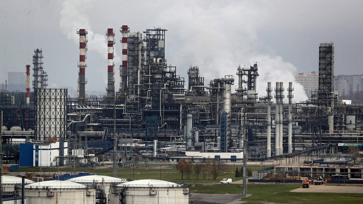 Ukraina niszczy rafinerie w Rosji. Eksperci: te ataki to pryszcz