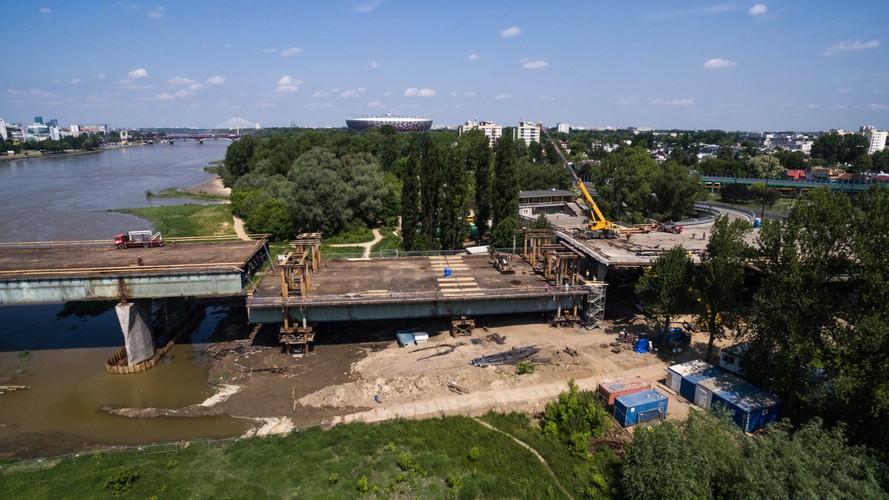 Tak (2 czerwca 2015 r.) wyglądał z lotu ptaka remontowany  Most  Łazienkowski w Warszawie <br><br> fot. (cat) PAP/Leszek Szymański