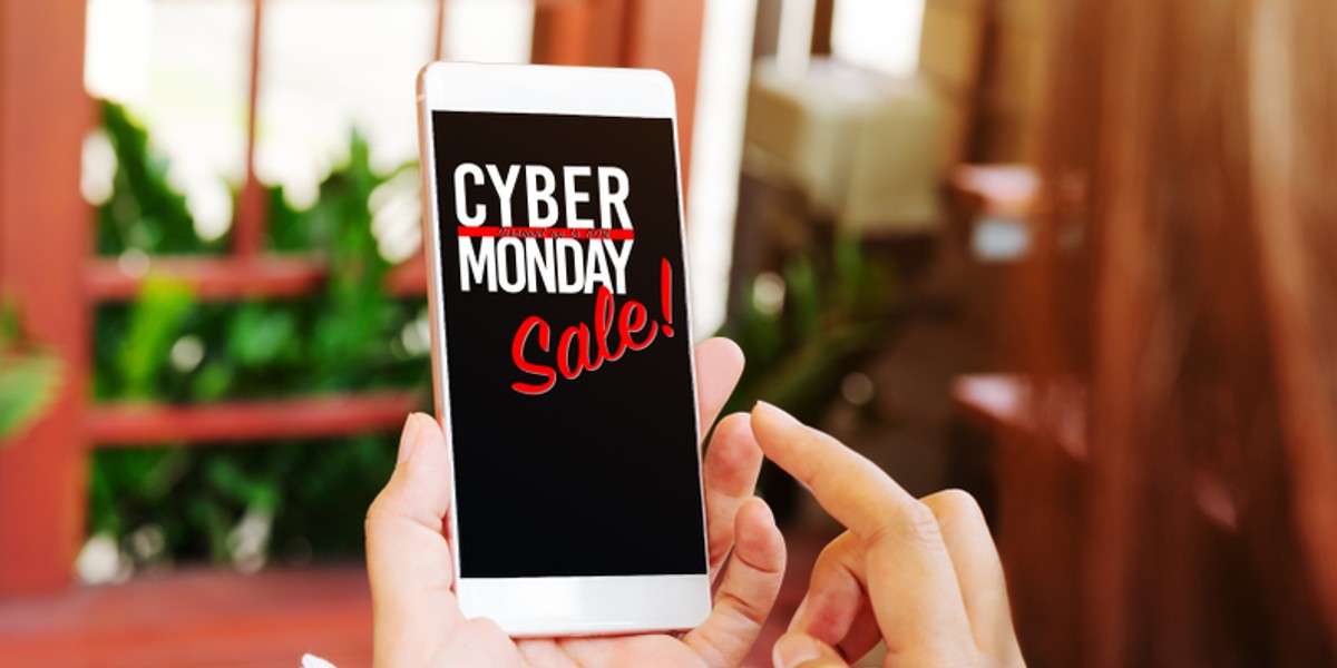 Z roku na rok coraz popularniejszy staje się Cyber Monday. To poniedziałek nadchodzący po Black Friday. Tego dnia na różnego rodzaju można liczyć w sklepach internetowych.