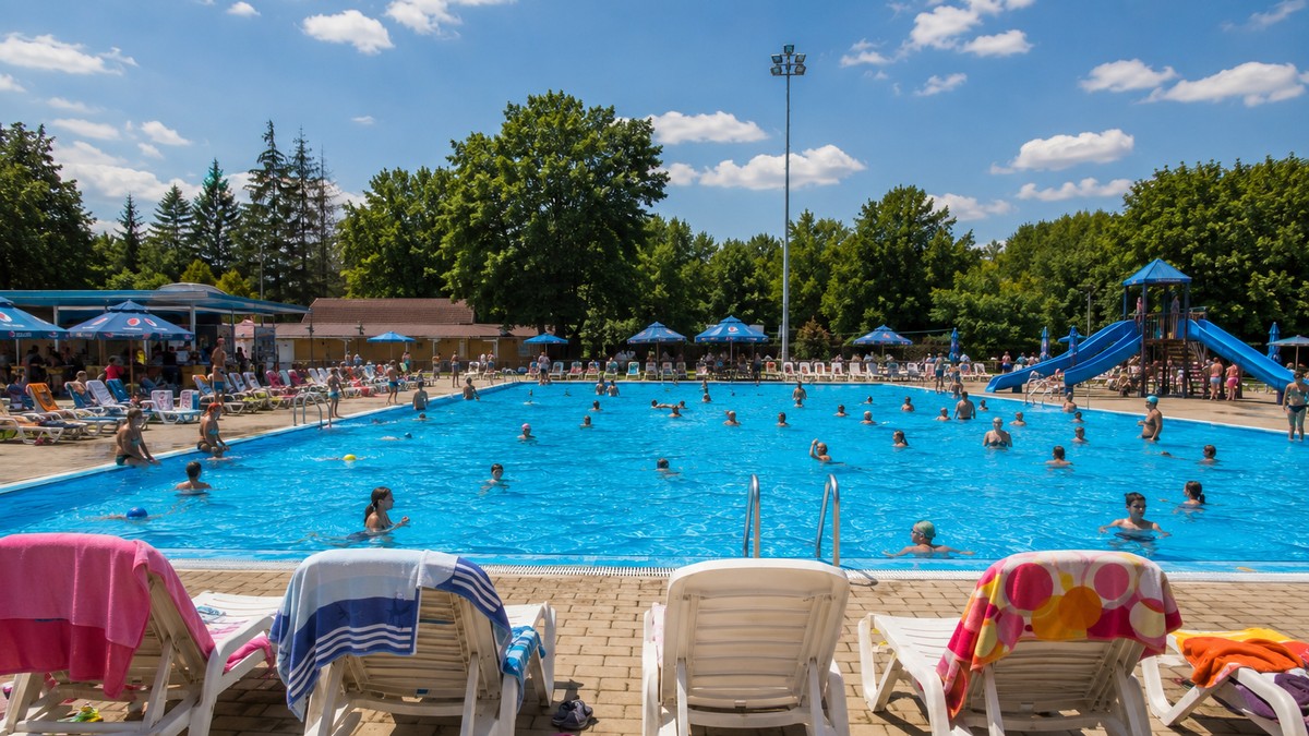 Žena zaspala na sat vremena pored bazena, završila u opekotinama
