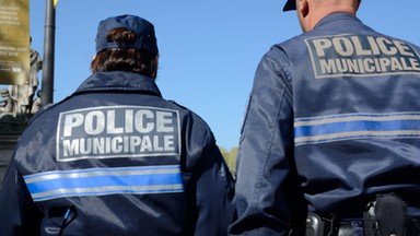 Francja: Atak nożownika. Napastnik postrzelony przez policję