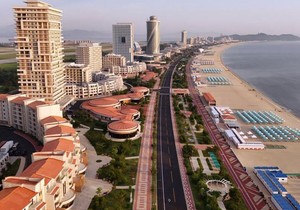 Fotografija Centralne korejske novinske agencije koja prikazuje snimak iz vazduha na turističku zonu Vonsan Kalma na obali | Foto: KCNA