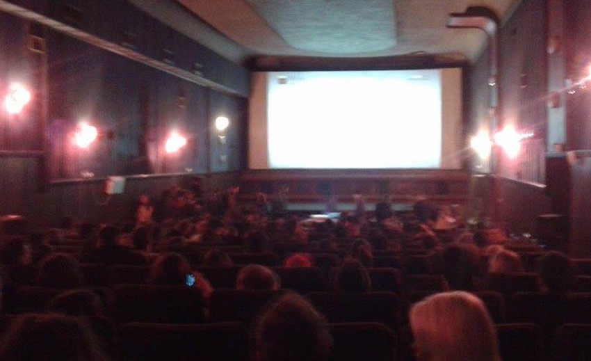Film je prikazan premijerno u punoj sali biokopa "Zvezda"