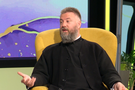 Prekrivanje ogledala u kući kad neko umre je VELIKI GREH: Otac Predrag Popović otkriva zašto pravi vernici to NIKAD NE BI TREBALO DA RADE