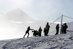 Pierwszy śnieg na Kasprowym Wierchu i w Beskidach. GOPR ostrzega: Warunki turystyczne są trudne