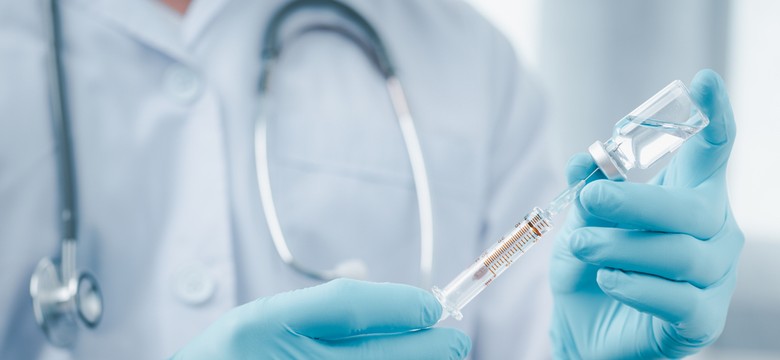 Nie jest prawdą, że osoby zaszczepione mogą ciężej przechodzić COVID-19