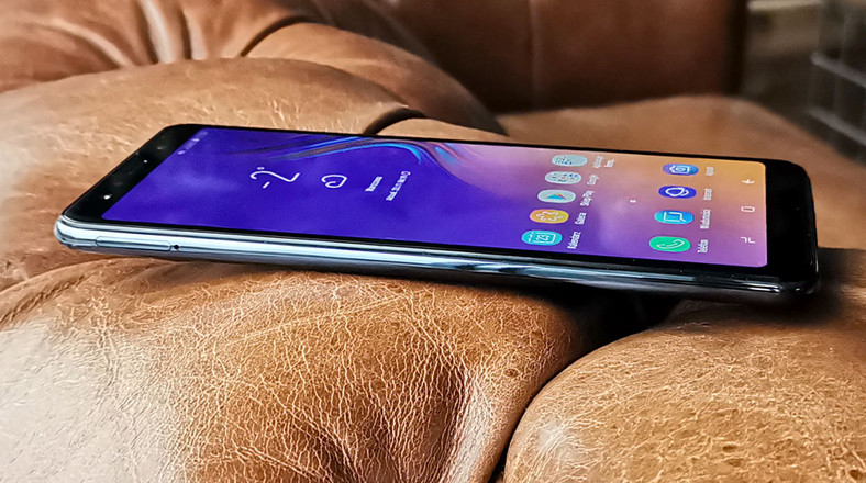 Samsung Galaxy A7 2018 Wiecej Nie Zawsze Znaczy Lepiej - foto komputer swiat w domyslnym trybie adaptacyjny ekran galaxy a7 2018
