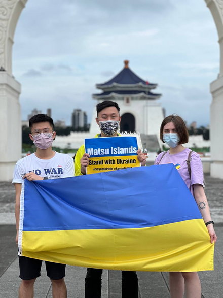 Lii Wen na wiecu protestującym przeciwko inwazji Rosji na Ukrainę, 2022 rok.