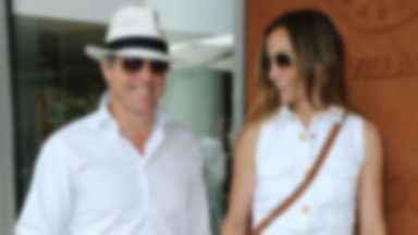 Stylowy Hugh Grant z żoną na kortach Roland Garros. Ale ładna z nich para!