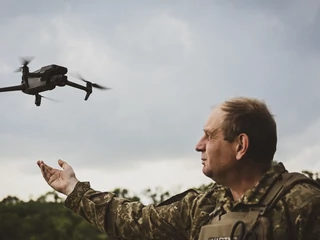 Jedną z oczywistych zalet dronów w porównaniu z żołnierzami jest brak poglądów politycznych.